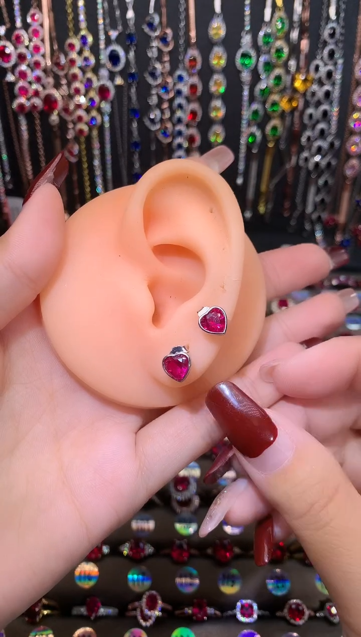 【闪购商品】红宝石耳饰银S925镶嵌银色