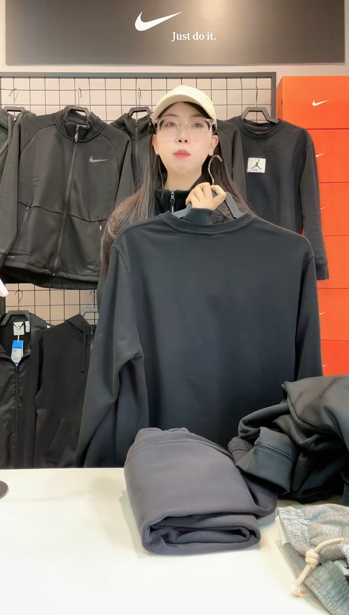 2667 黑色卫衣L码 140-160斤  不退换 