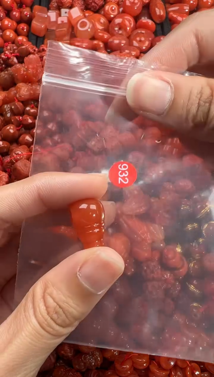 南红玛瑙未镶嵌颈饰1