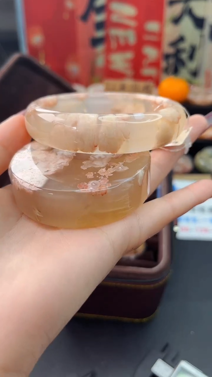 【闪购商品】石英质玉手镯未镶嵌赠送镯心（64圈口）