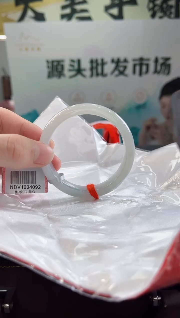 【闪购商品】翡翠手镯未镶嵌手镯