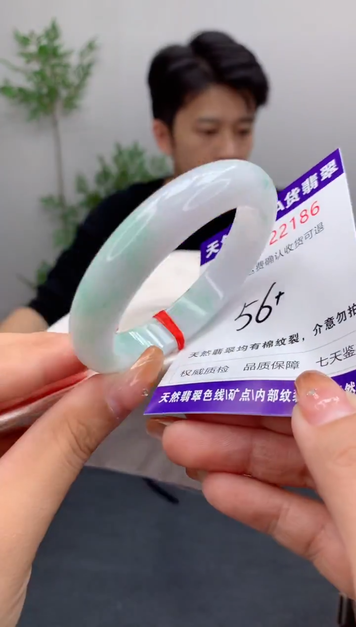 未镶嵌手镯翡翠有纹，完美者勿拍