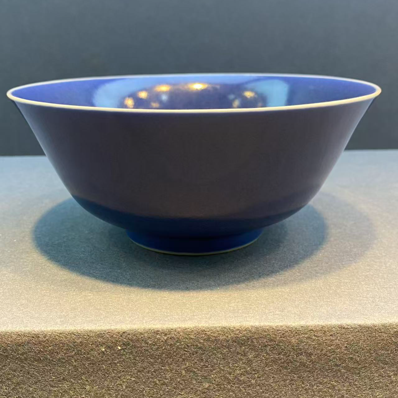 霁蓝釉碗品相全品 来源：杭州文物商店