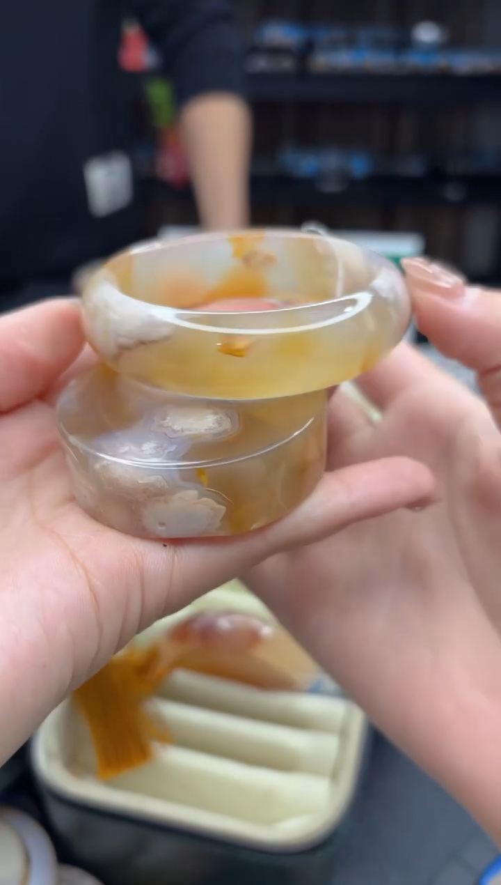 【闪购商品】石英质玉手镯未镶嵌28（56圈赠送镯心）