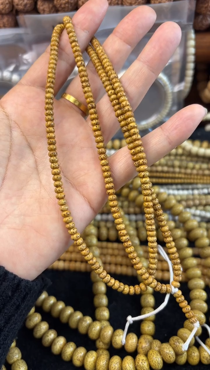 吊坠星月菩提@***凡鸡油黄小米珠长串（福利）5*3