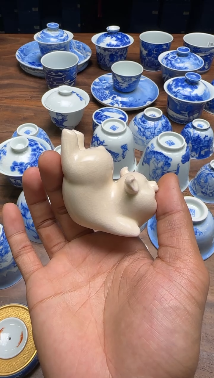 霖松堂 草木灰釉 福猪茶宠（倒立）