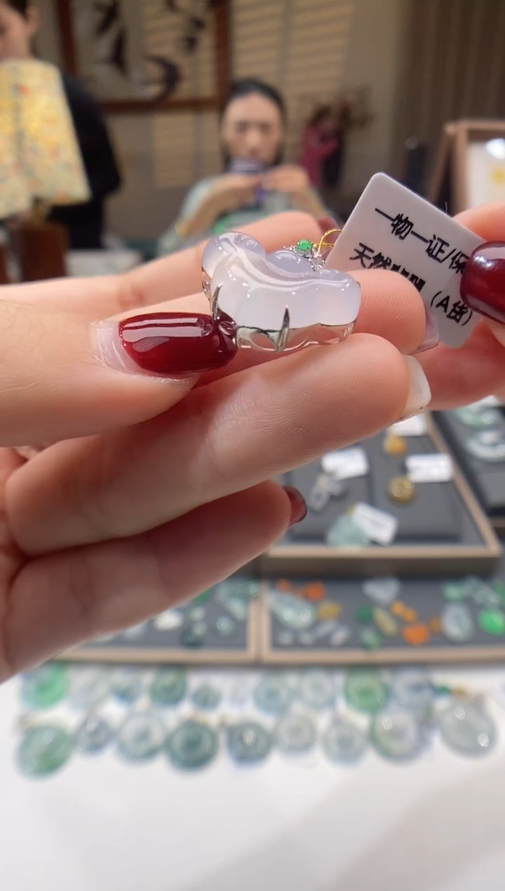 【闪购商品】翡翠颈饰18K金镶嵌如意