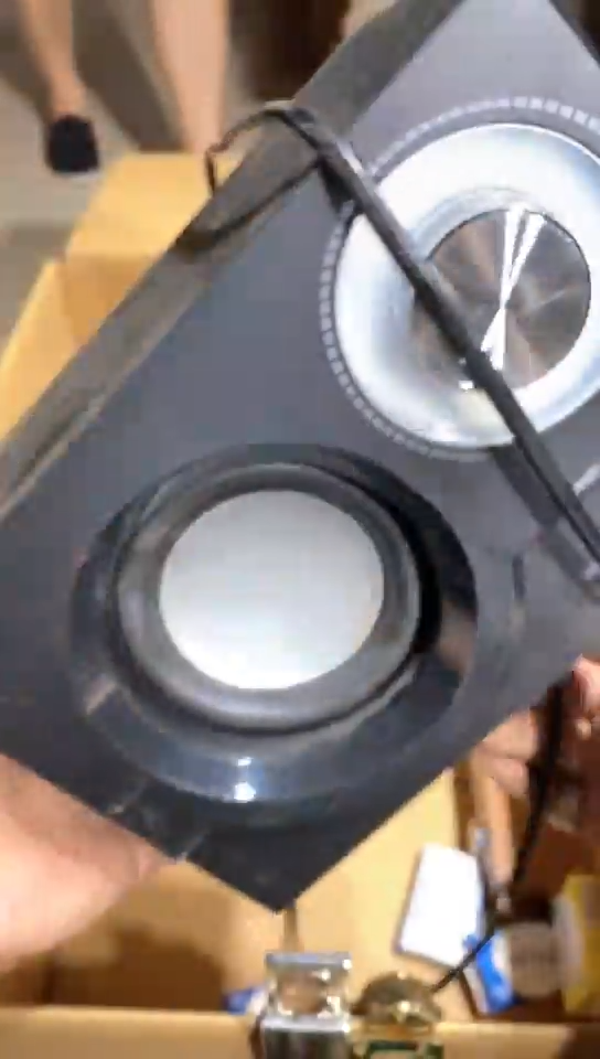 8新中古商品，瑕疵品，不保好坏。238