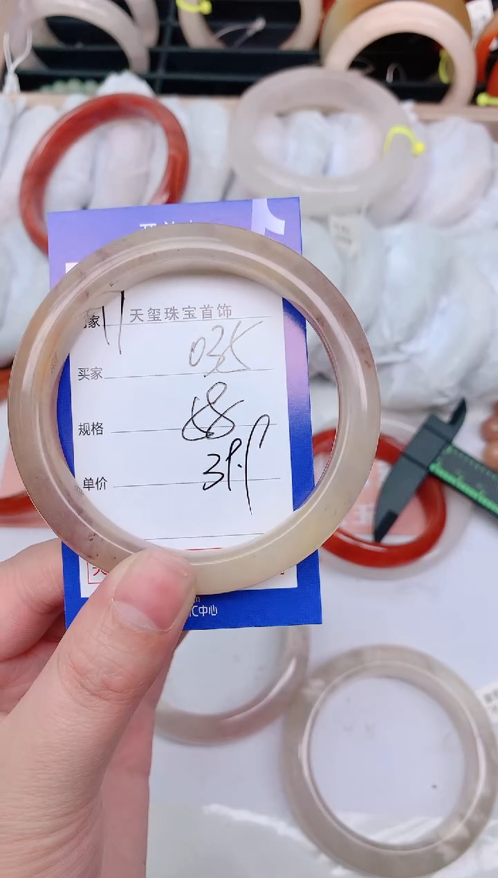 【闪购商品】石英质玉手镯未镶嵌035