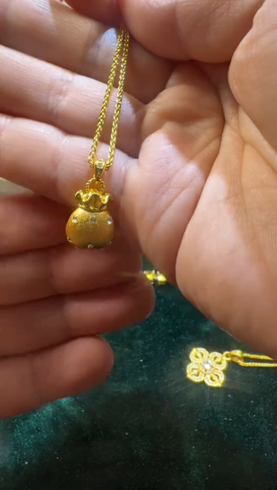 颈饰18K金镶嵌钻石1