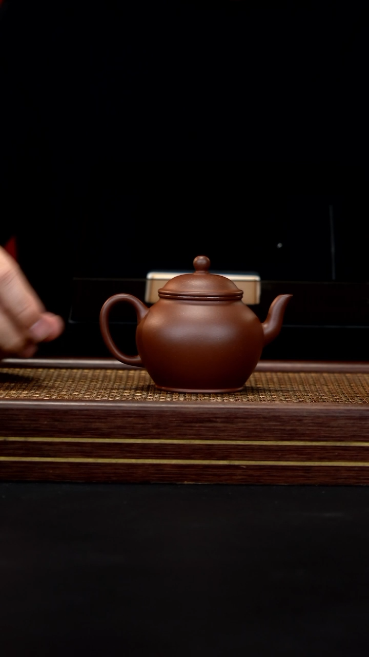 茶壶紫砂28  黄龙源  底槽青 宫灯