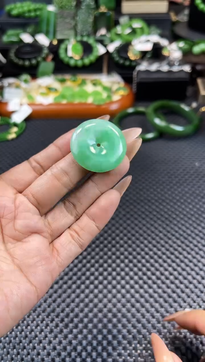 【闪购商品】翡翠吊坠(不含链)未镶嵌白底青平安扣