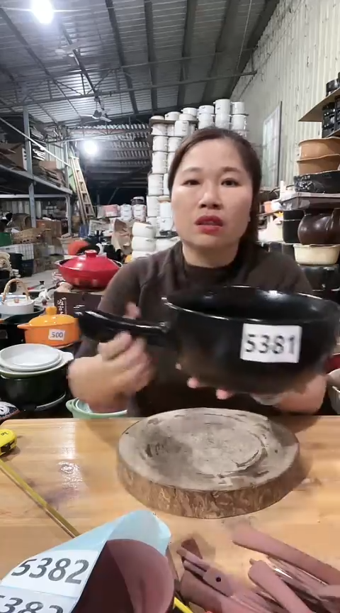陶5381瑕疵黑色手把锅