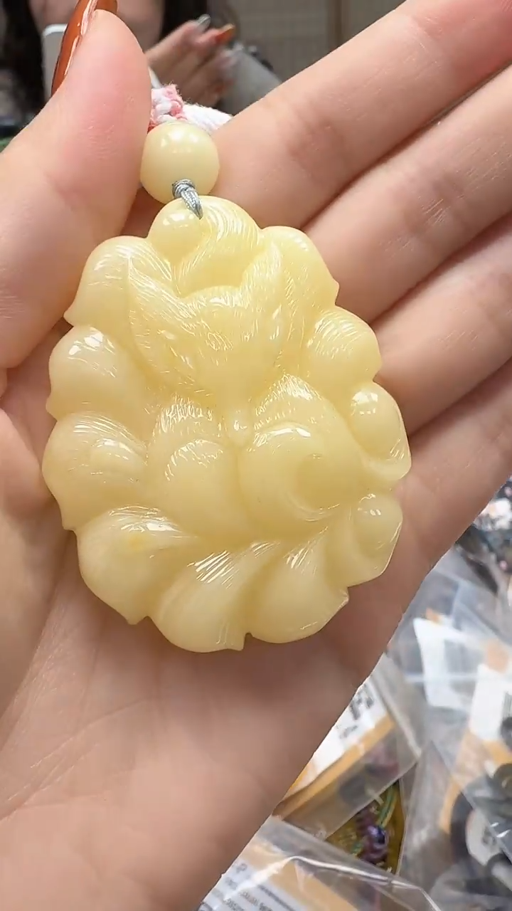 裸石琥珀未镶嵌如图