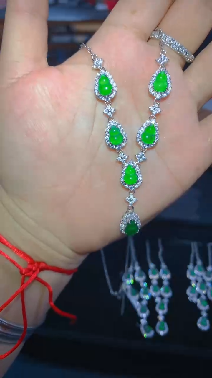 【闪购商品】翡翠吊坠(赠链)未镶嵌0934398163多样性发其一