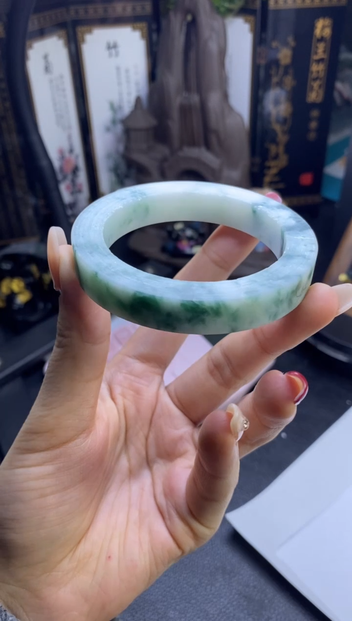 【闪购商品】定制翡翠手镯未镶嵌发一件 有裂