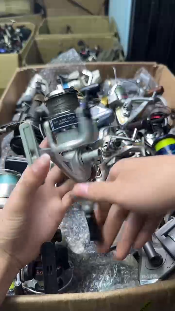 老*儿成色直播间都展示过，看清楚了再下单。孤品微瑕钓鱼轮