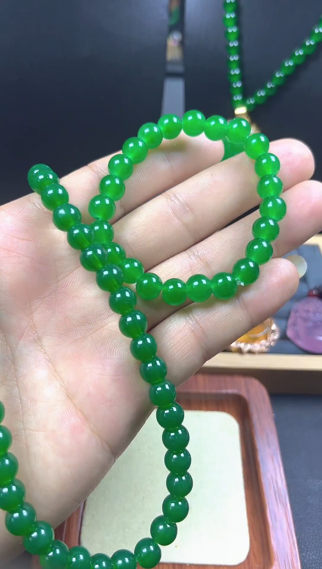 颈饰未镶嵌翡翠串