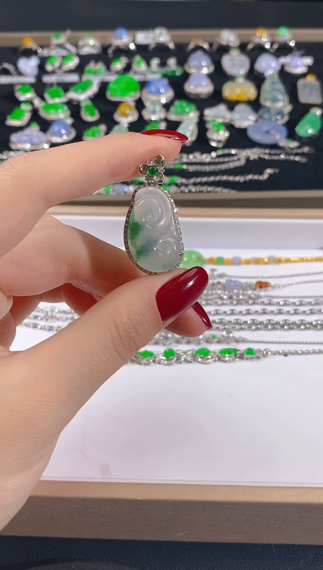 翡翠18K金镶嵌吊坠(不含链)飘花如意