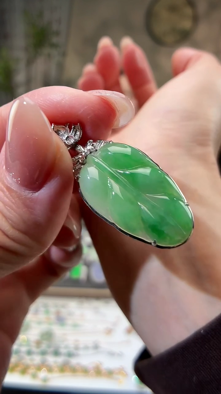 吊坠(不含链)18K金镶嵌翡翠叶子