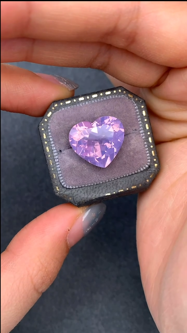 【闪购商品】水晶无未镶嵌9.18克拉