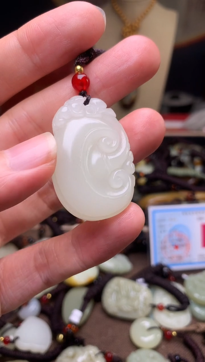 玉新疆料青海料清水吊坠