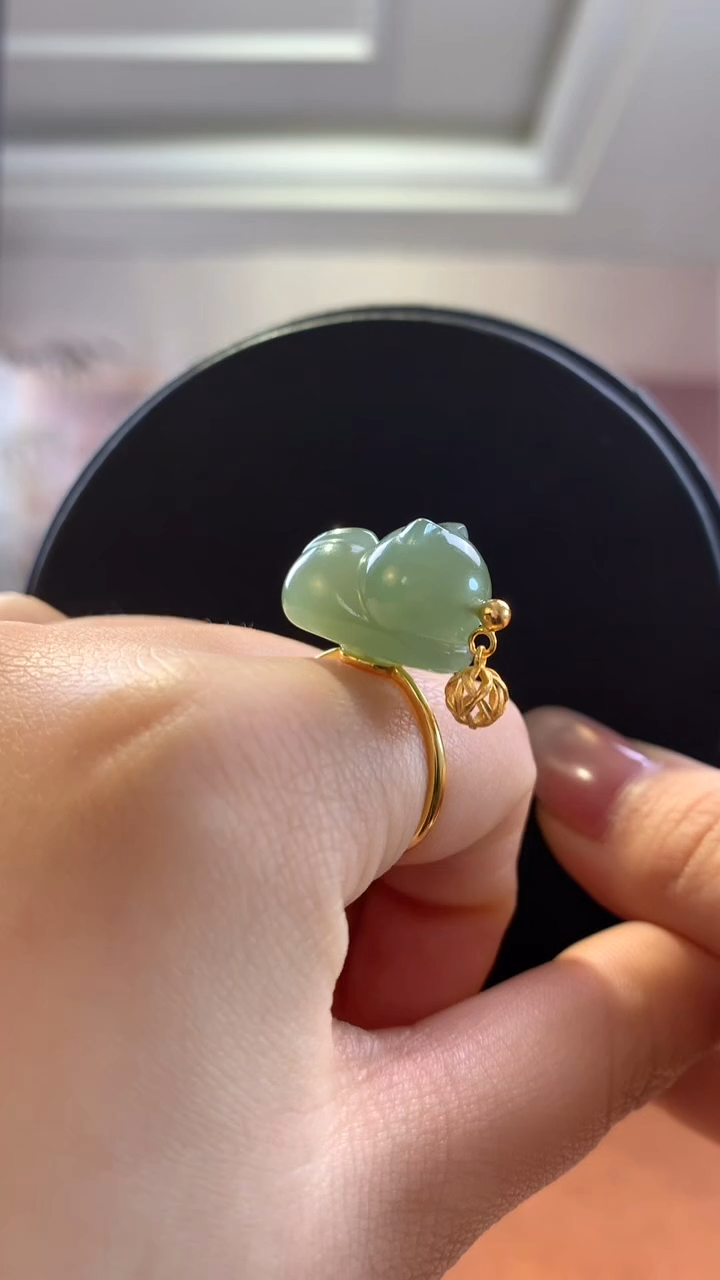 银S925镶嵌和田玉挂件猫咪戒指