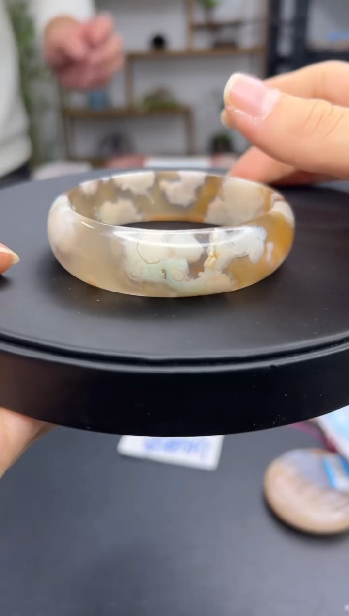 【闪购商品】石英质玉手镯未镶嵌A1536（61圈）