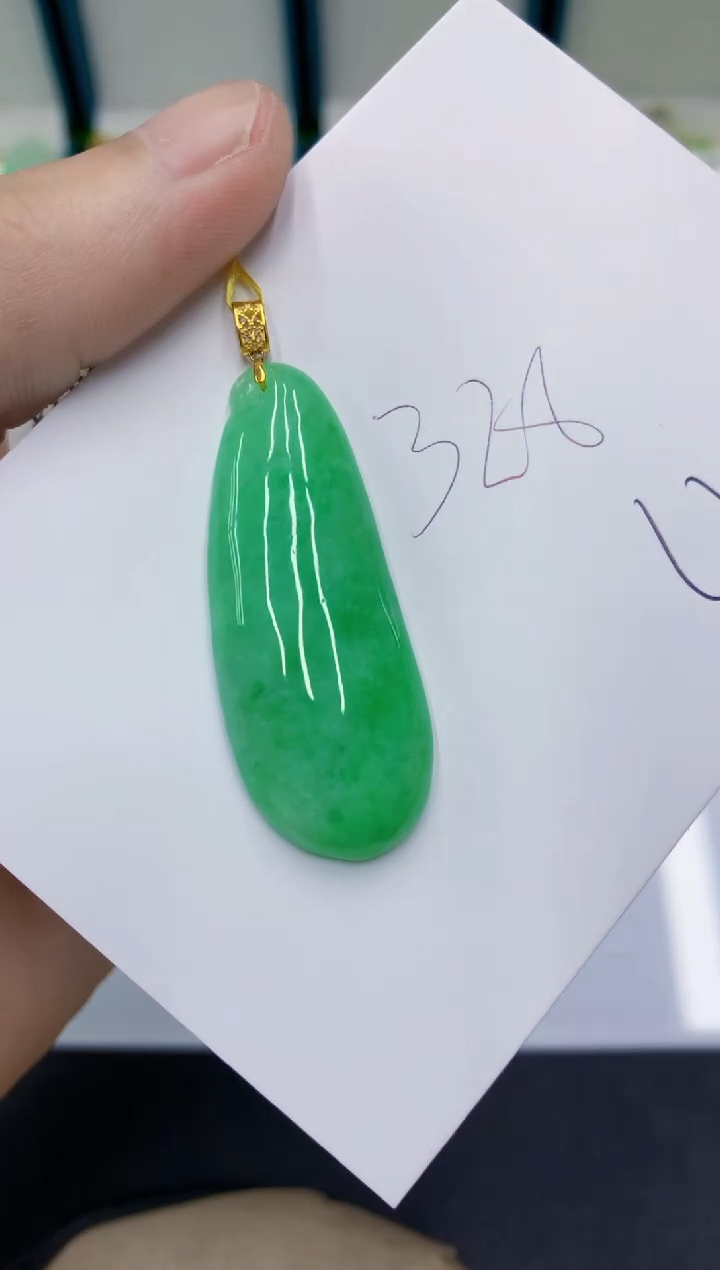 颈饰18K金镶嵌翡翠翡翠