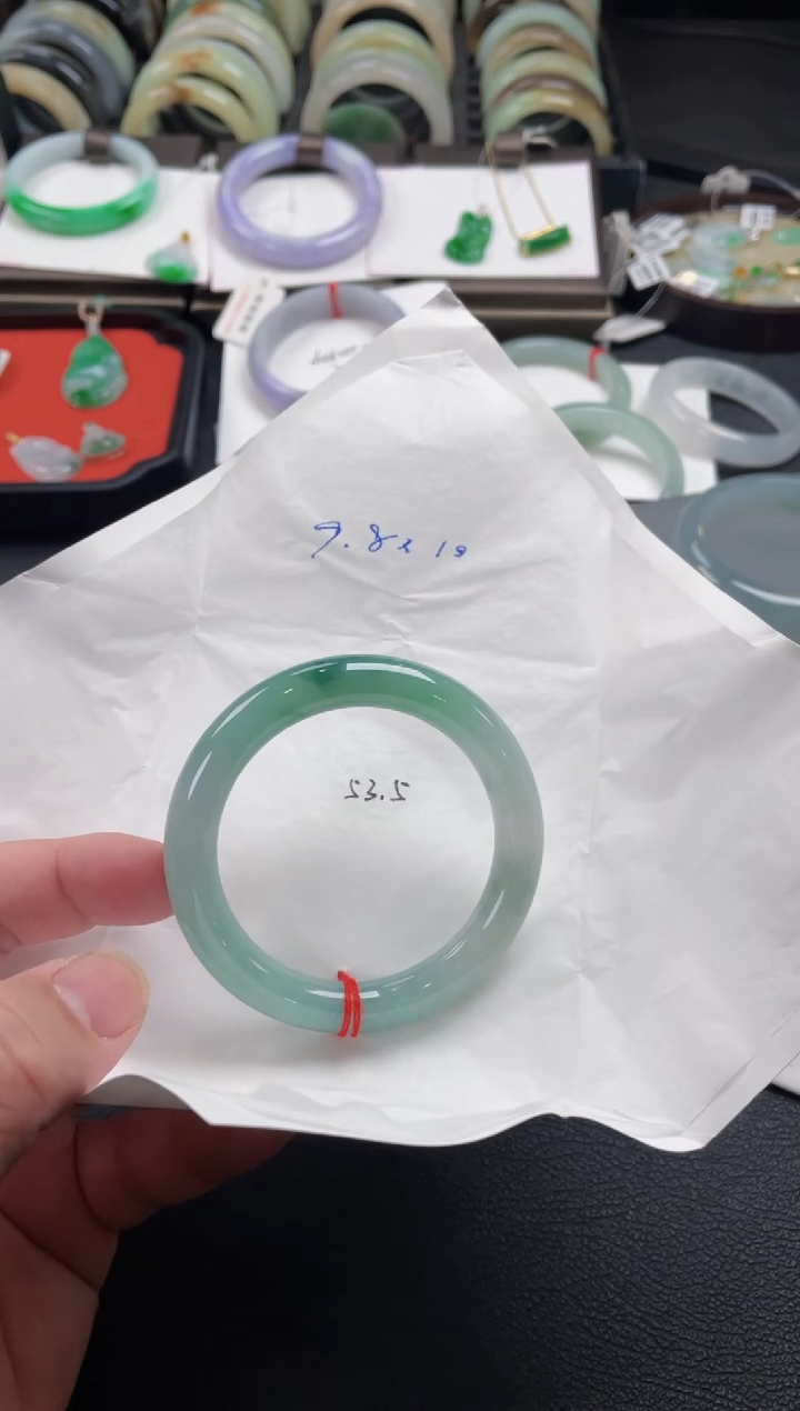 【闪购商品】翡翠手镯未镶嵌53.5圆条