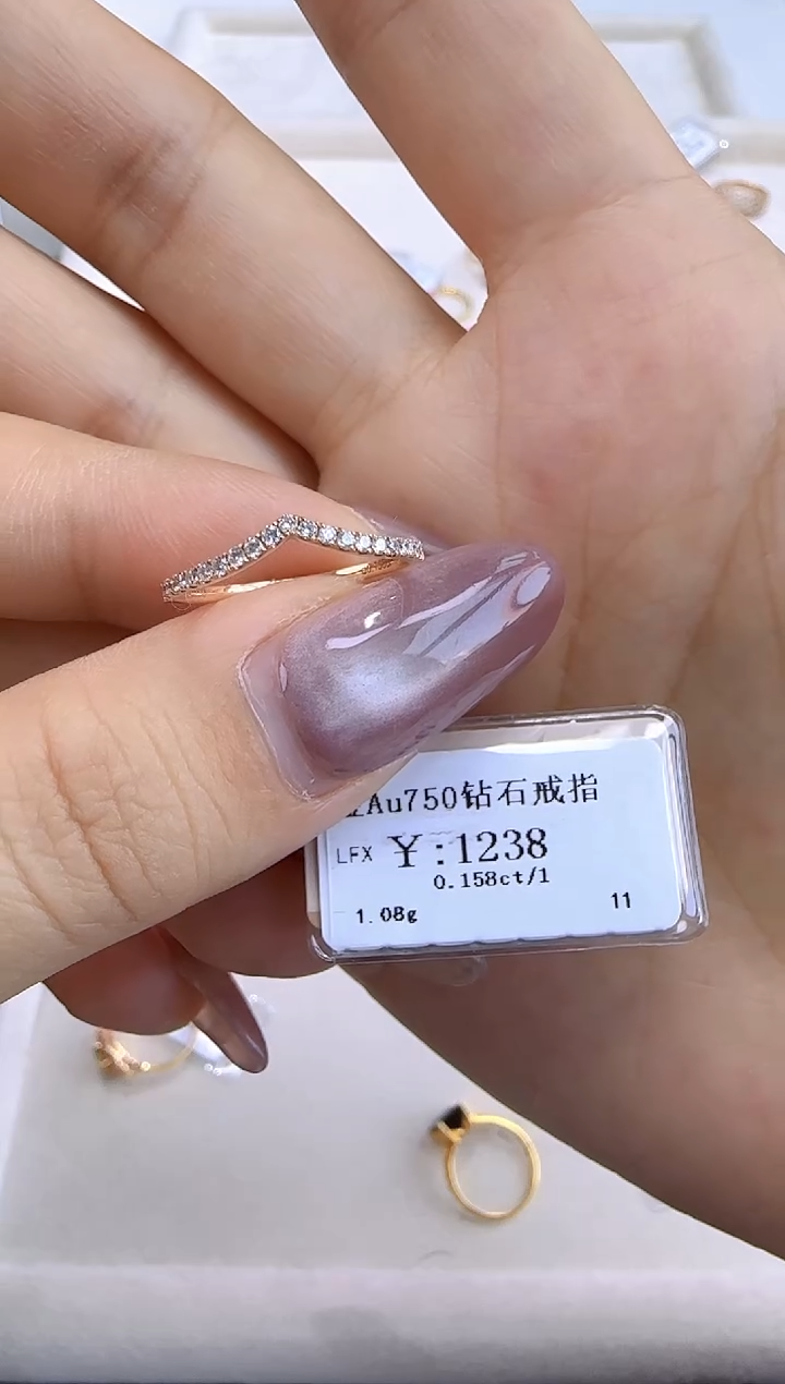 【闪购商品】钻石戒指/指环18K金镶嵌111500