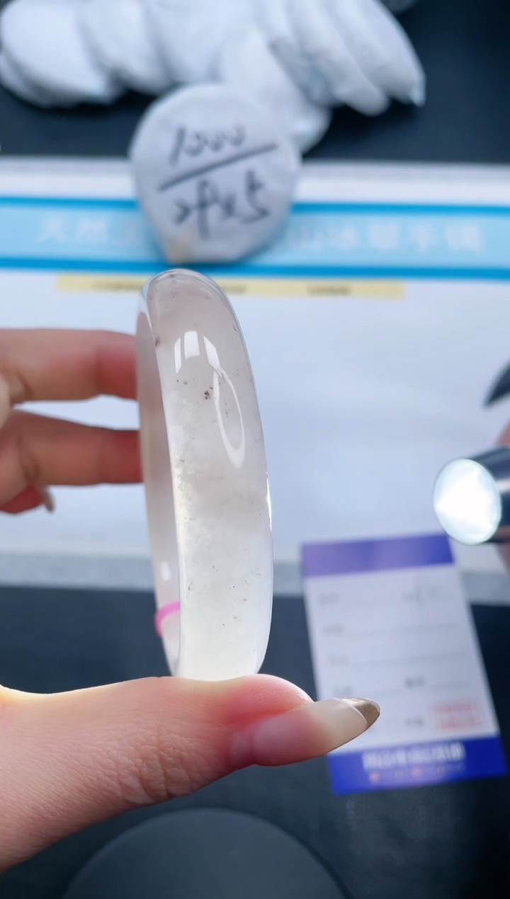 【闪购商品】石英质玉手镯未镶嵌15V90-58