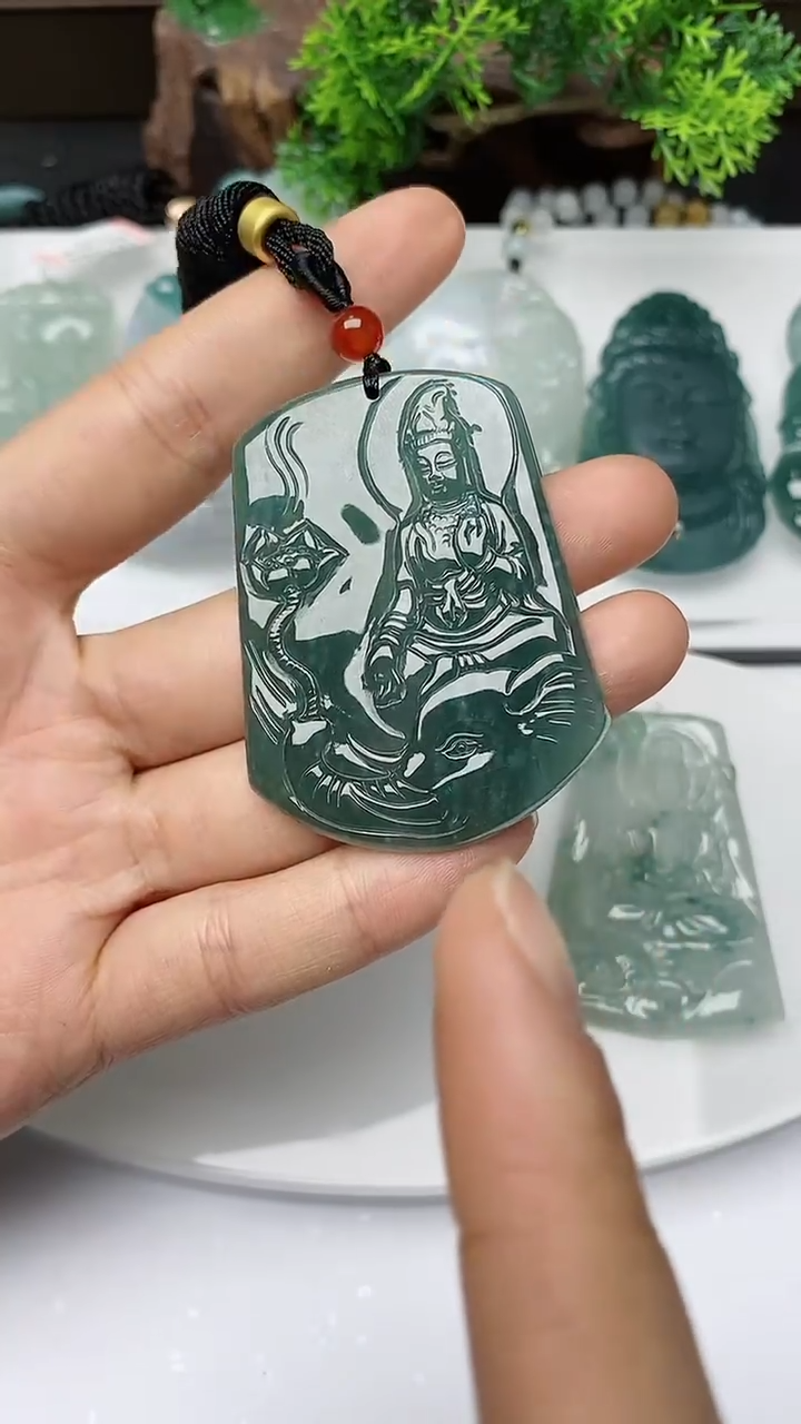 【闪购商品】翡翠颈饰未镶嵌        