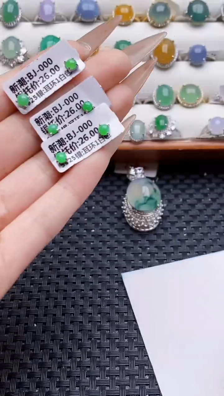 银S925镶嵌戒指翡翠➳****?2126