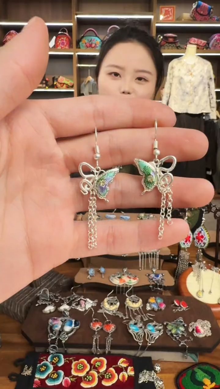 【闪购商品】织绣79蒙阿苏苗绣传承