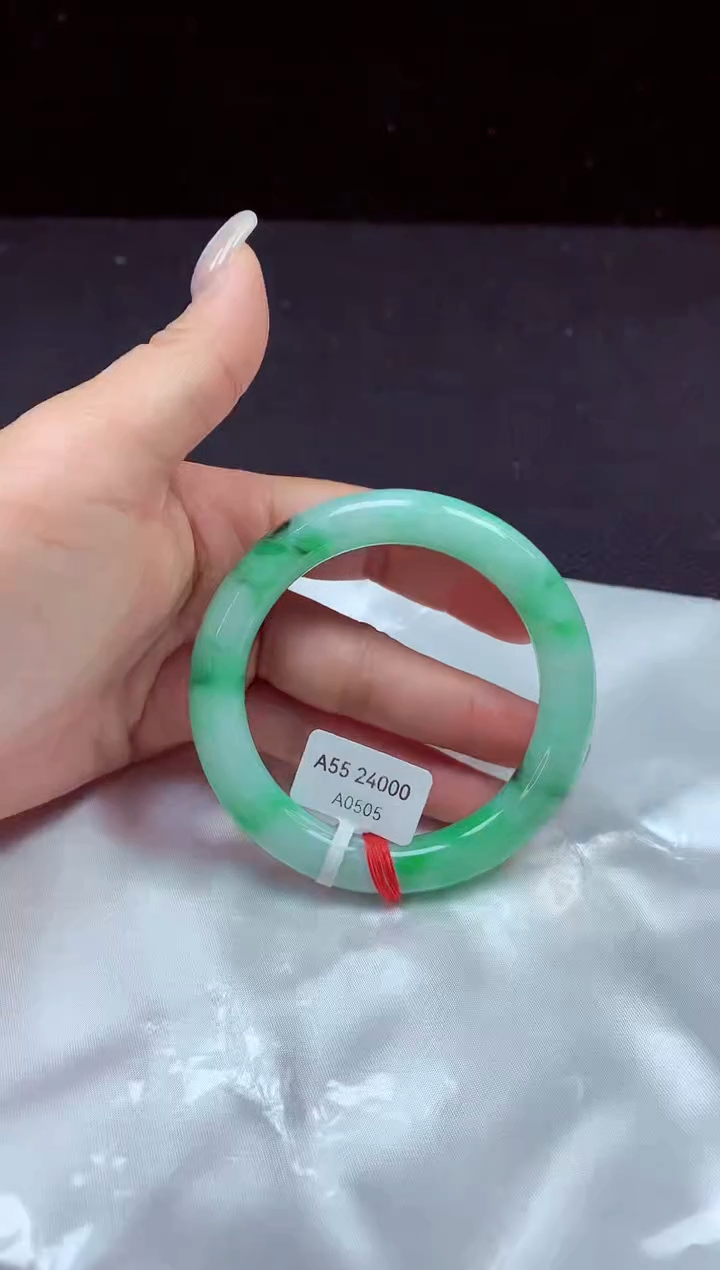 【闪购商品】翡翠手镯未镶嵌镯子56+