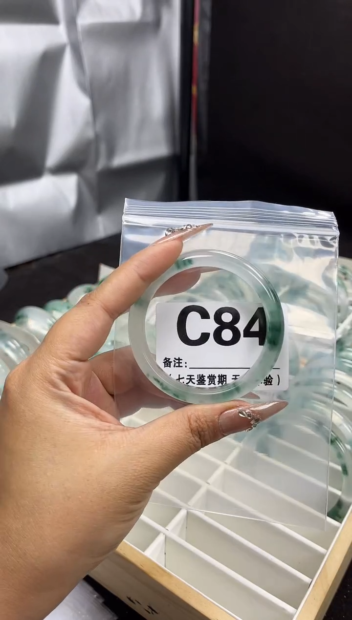 【闪购商品】石英岩玉手镯未镶嵌C84