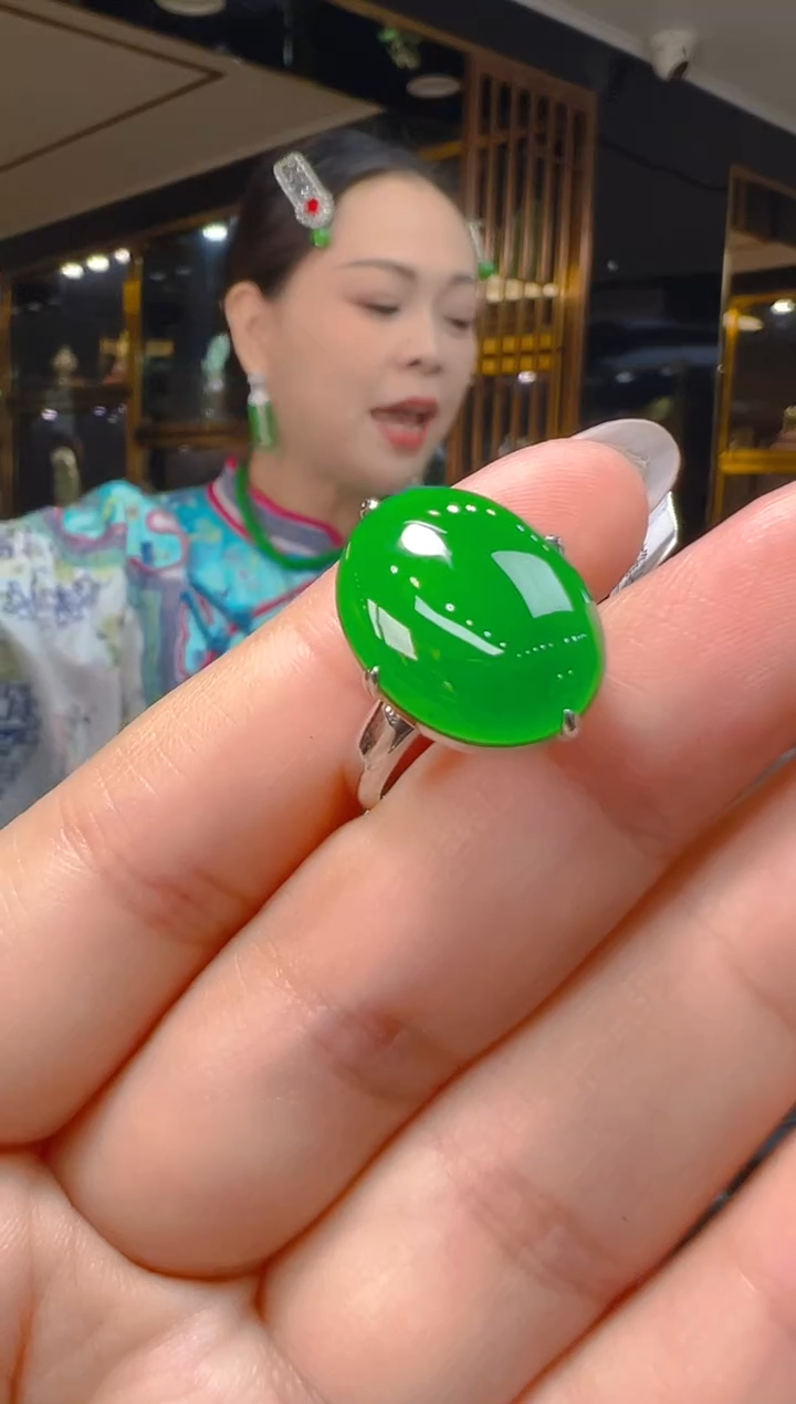 18K金镶嵌戒指翡翠017 