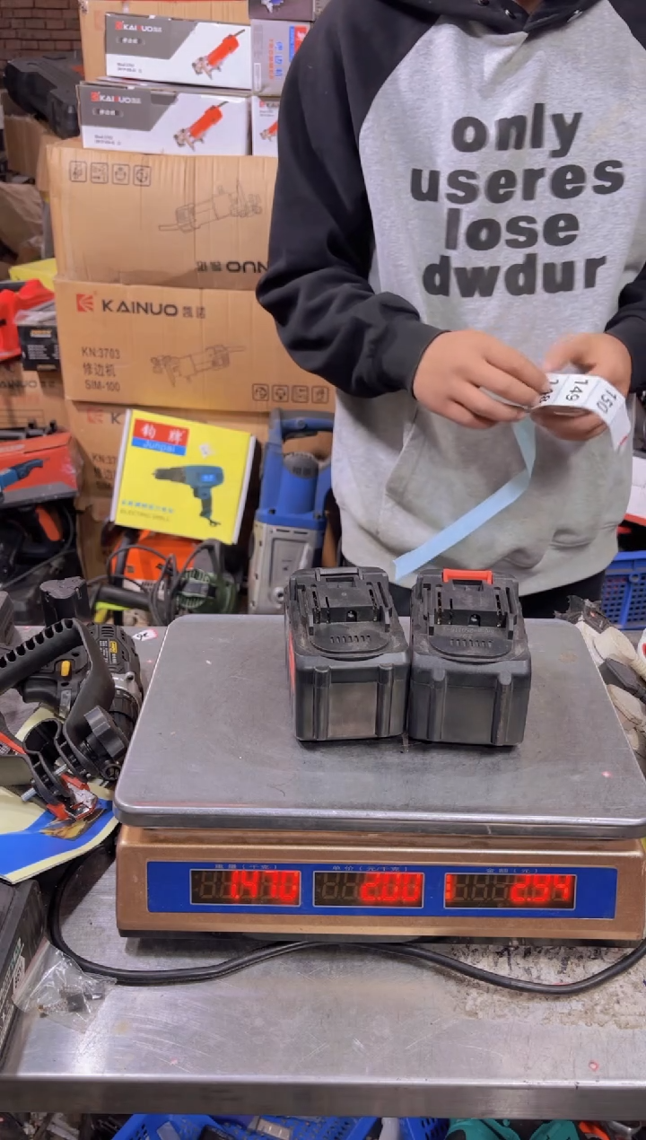 ?**?二手废电池坏的不能用！没有运费险148