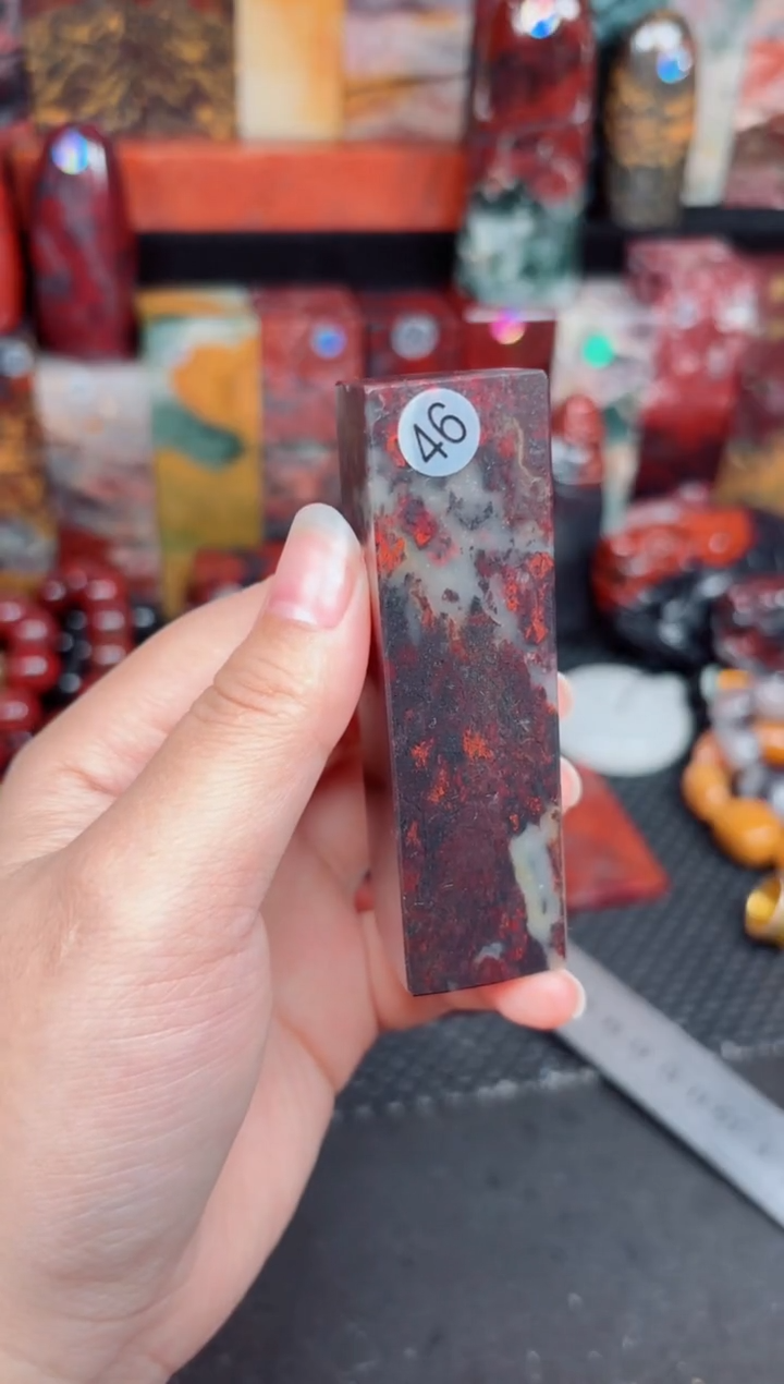 玉桂林鸡血玉印章摆件46