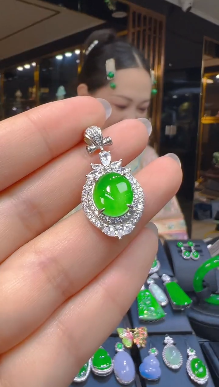 吊坠(赠链)银S925镶嵌翡翠051(多样性发货发其一)