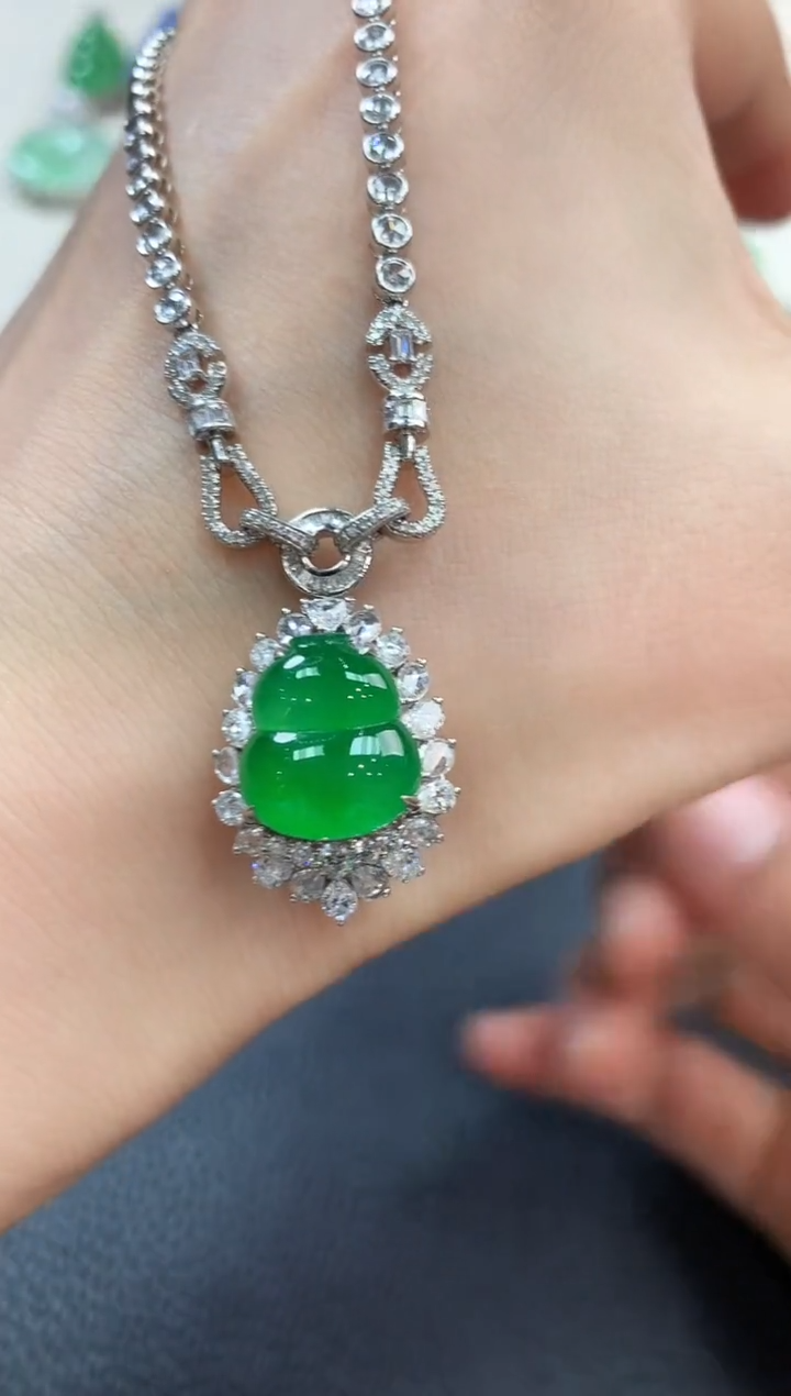 【闪购商品】翡翠套链18K金镶嵌m81   