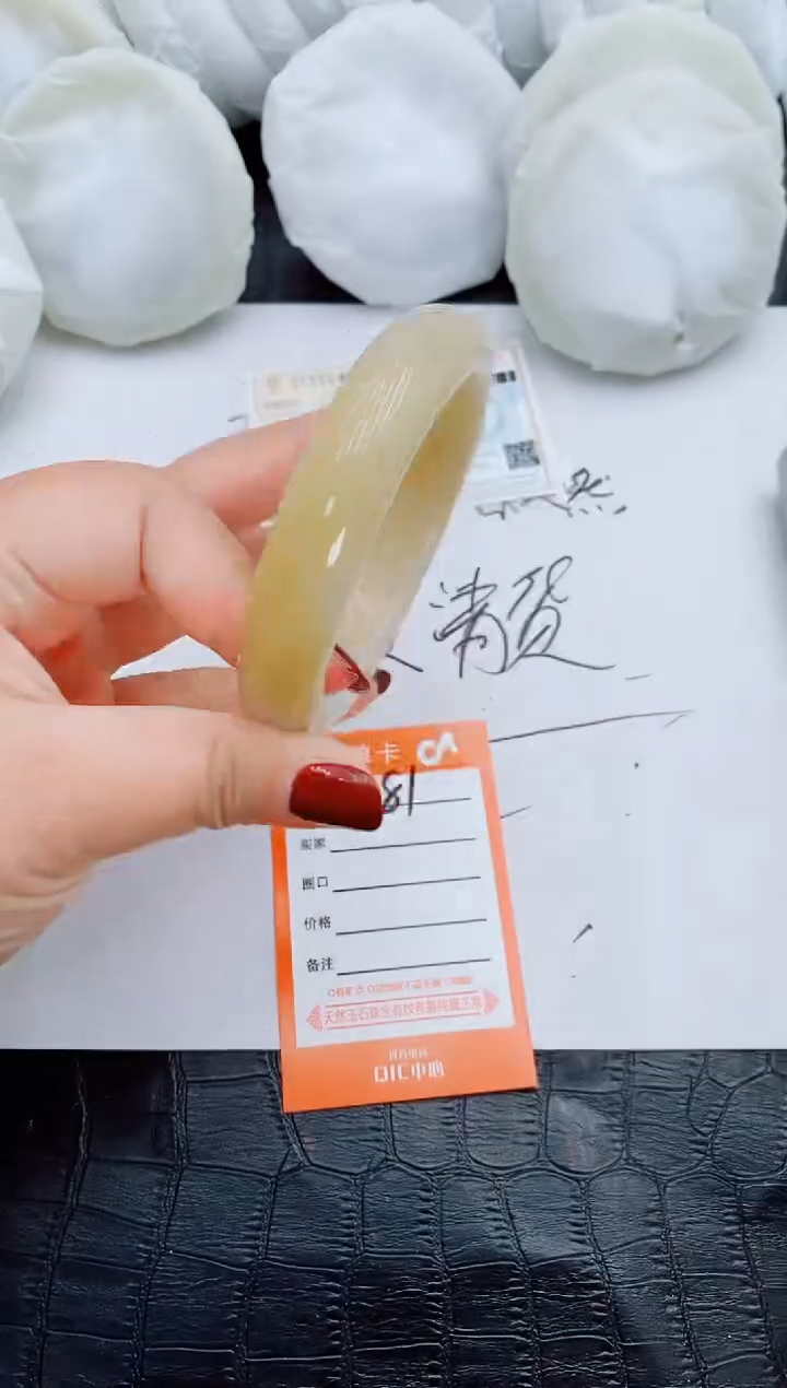 【闪购商品】石英质玉手镯未镶嵌T181-63-62