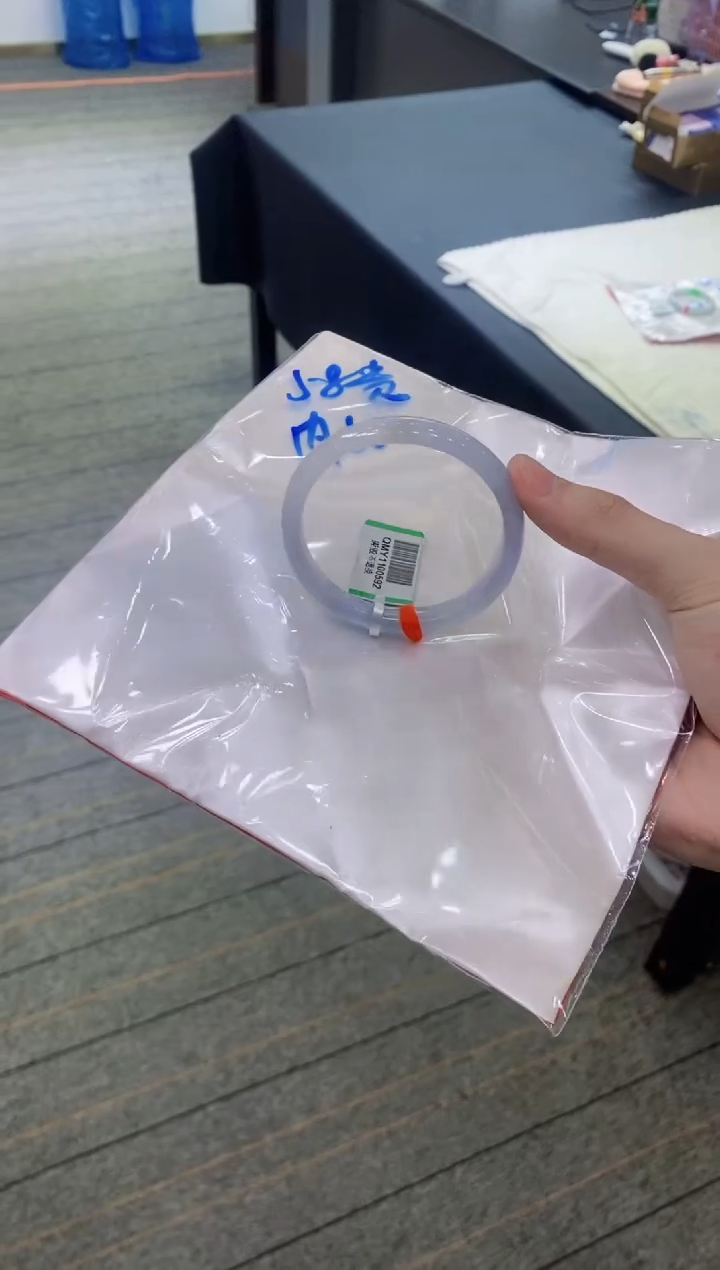 【闪购商品】翡翠手镯未镶嵌              
