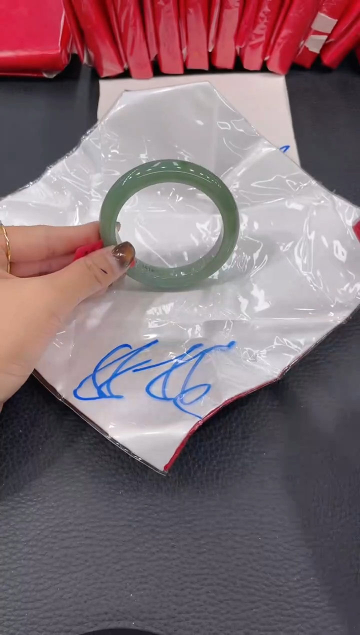 【闪购商品】翡翠手镯未镶嵌手镯