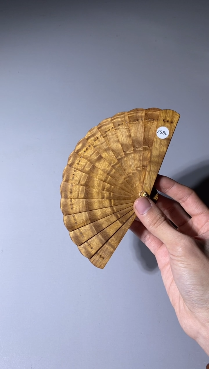 【闪购商品】金丝楠木雕258号10cm金丝楠迷你扇