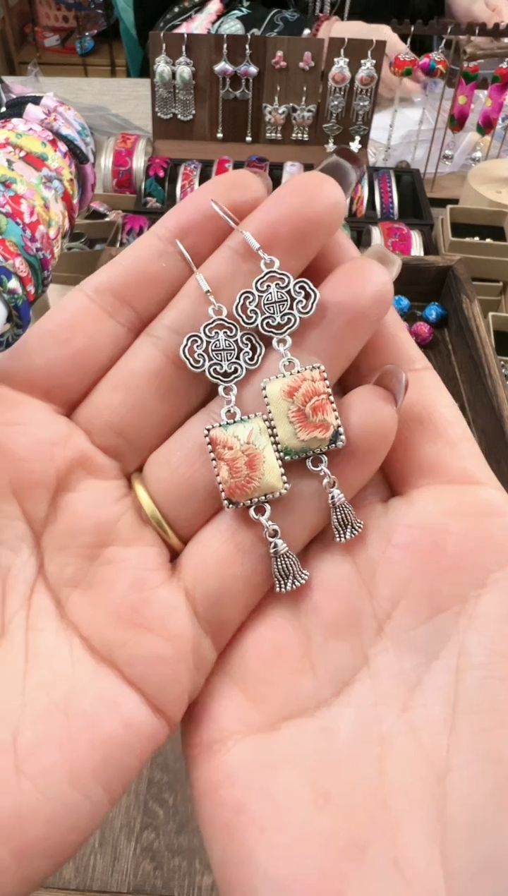 【闪购商品】织绣民族风老绣饰品140