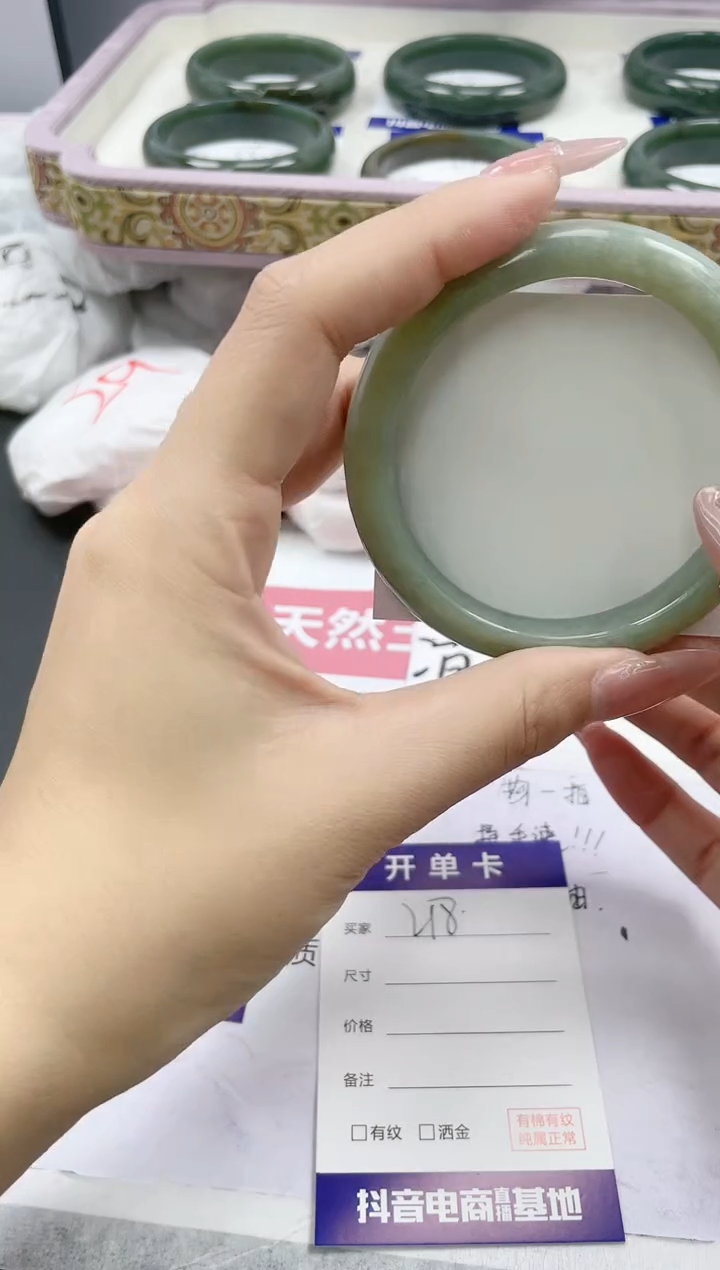 【闪购商品】石英质玉手镯未镶嵌218/52