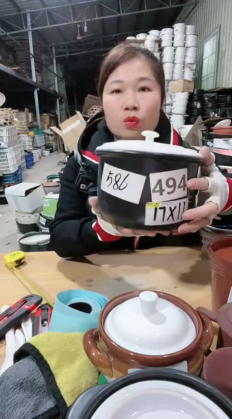 【闪购商品】586瑕疵黑锅带盖，，
