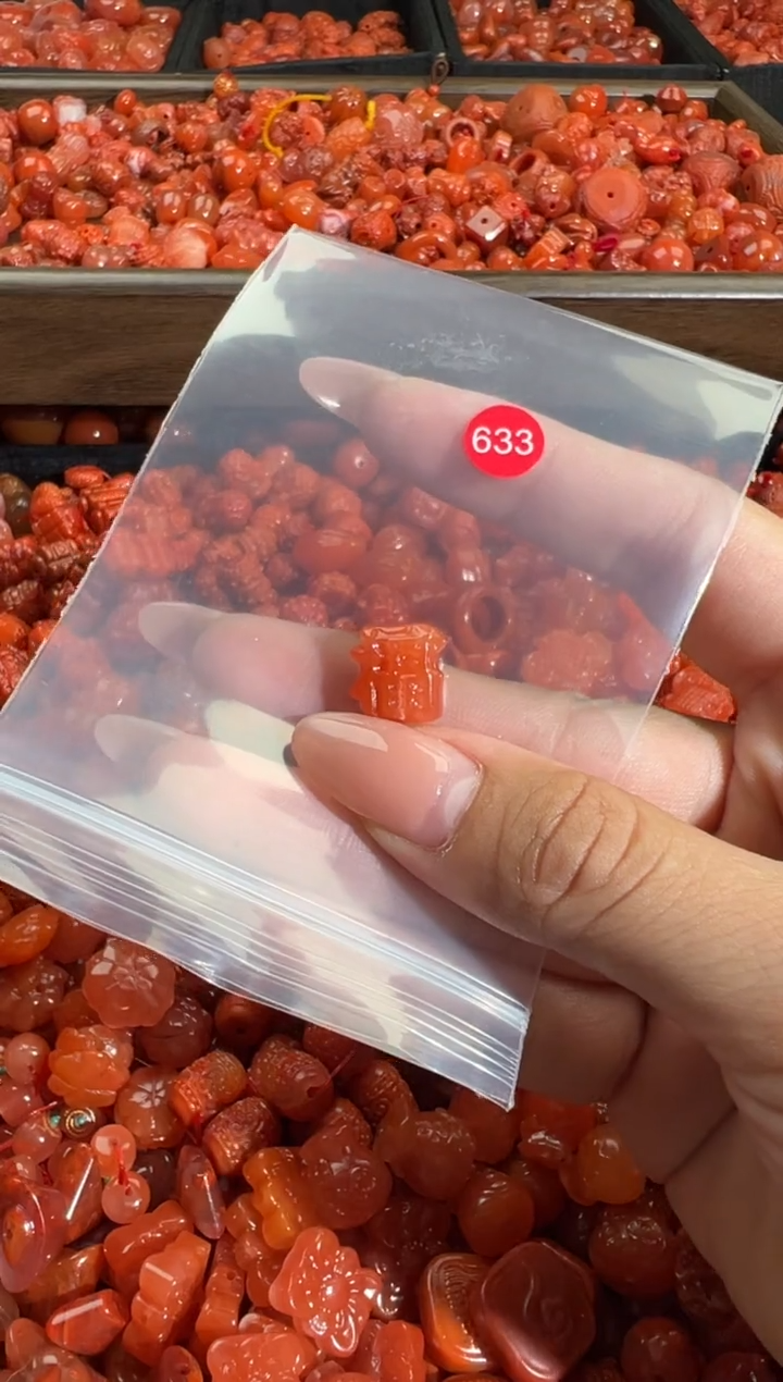 南红玛瑙未镶嵌颈饰1